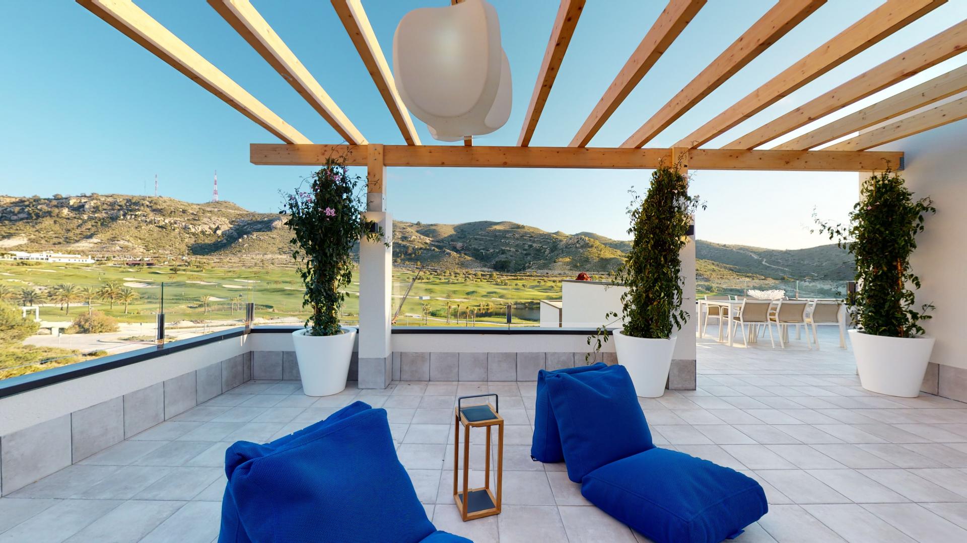 Maisonette-Apartments in der obersten Etage mit herrlichem Blick auf das Golfresort in Medvilla Spanje