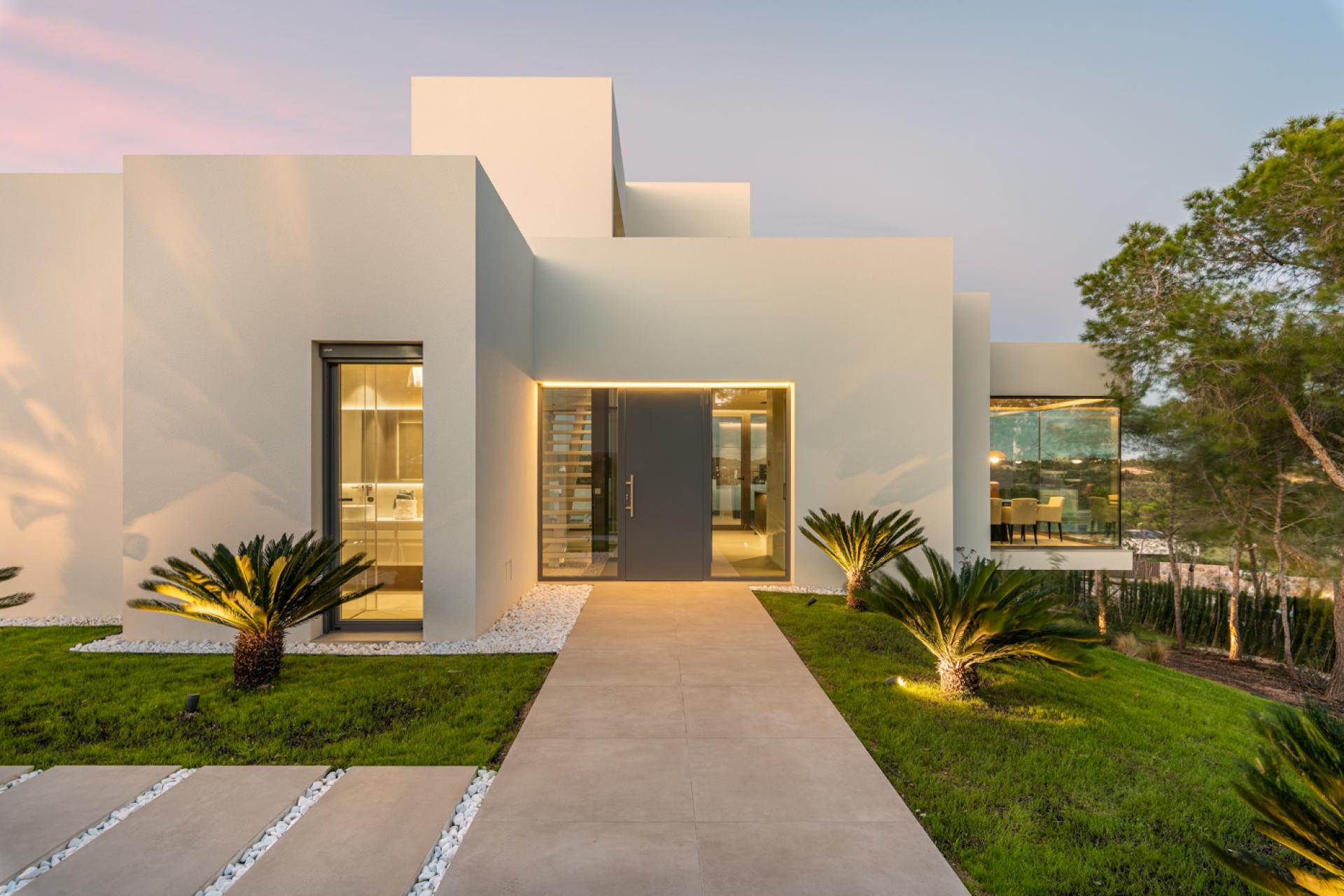 Villa mit einzigartigem Design im luxuriösen Golfresort Las Colinas in Medvilla Spanje