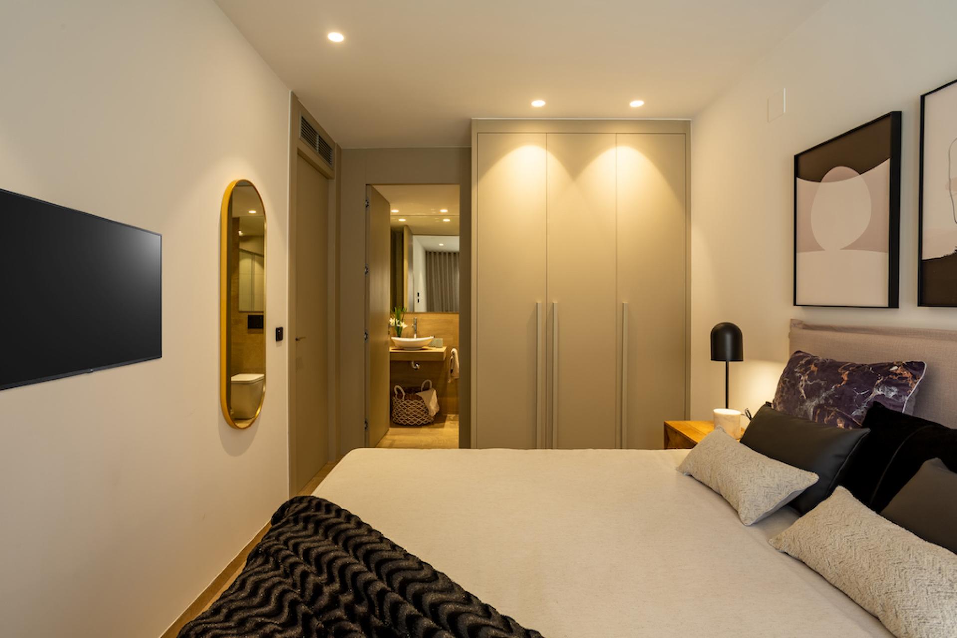 2 Schlafzimmer Wohnung mit Dachterrasse In La Finca Golf - Neubau in Medvilla Spanje