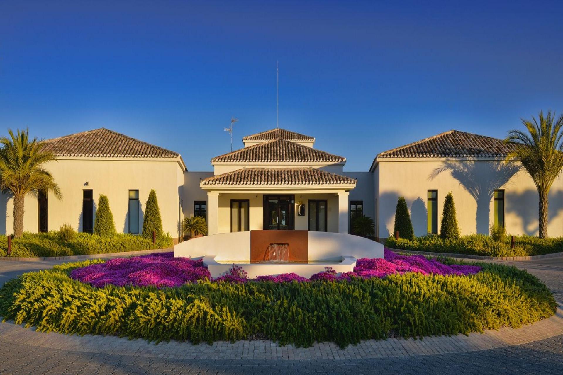 Villa in bester Lage im Las Colinas Golf & Country Club in Medvilla Spanje