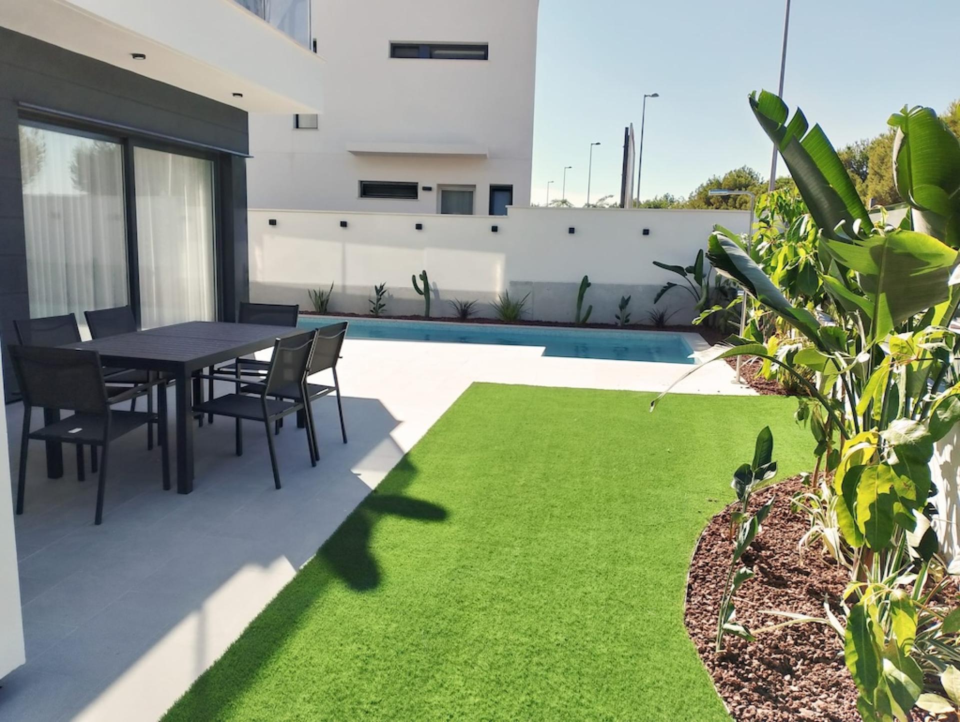 Moderne Villen mit Blick auf den Golfplatz in der Nähe von Murcia in Medvilla Spanje