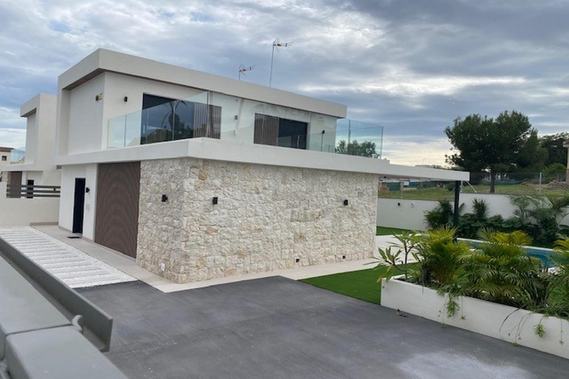 Freistehende Neubauhäuser in Lomas de Cabo Roig in Medvilla Spanje